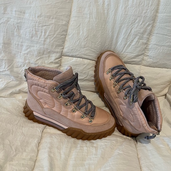 Wynter Hiking Boots - Picture 4 of 7